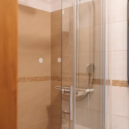 Triton بيت ضيافة 4*